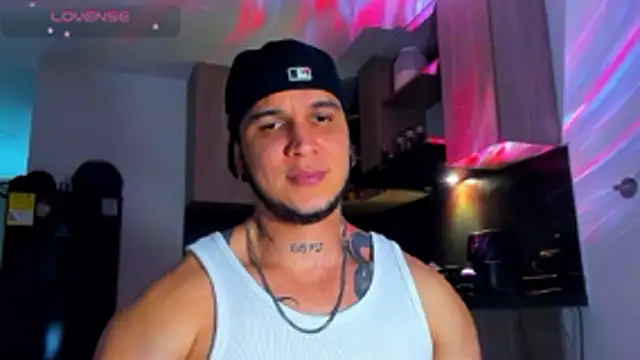 Snapshot of austinoficial chatting on 04/22/26, 11:17 austinoficial online show from 04/22/26, 11:17