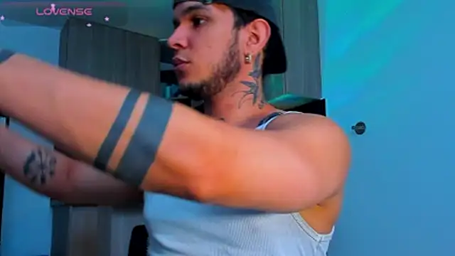 Snapshot of austinoficial chatting on 04/24/26, 07:49 austinoficial online show from 04/24/26, 07:49