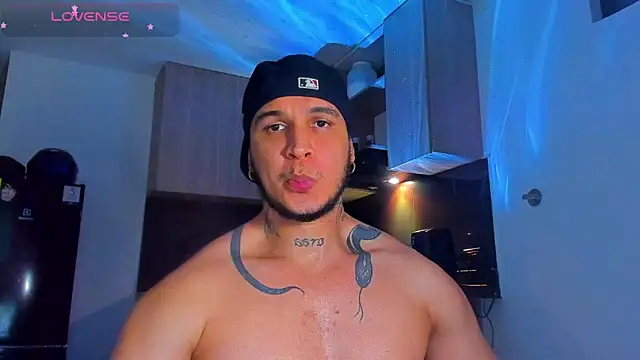 Snapshot of austinoficial chatting on 05/02/26, 11:10 austinoficial online show from 05/02/26, 11:10