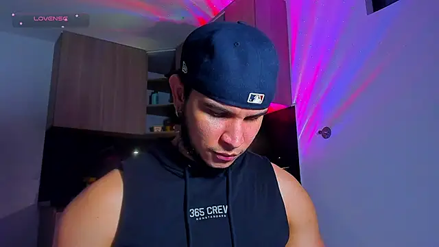Snapshot of austinoficial chatting on 05/09/26, 12:05 austinoficial online show from 05/09/26, 12:05