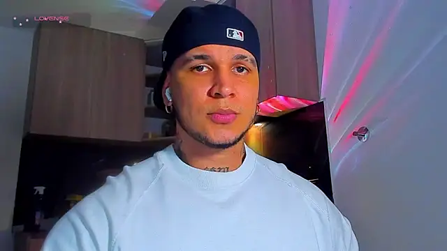 Snapshot of austinoficial chatting on 05/11/26, 11:24 austinoficial online show from 05/11/26, 11:24