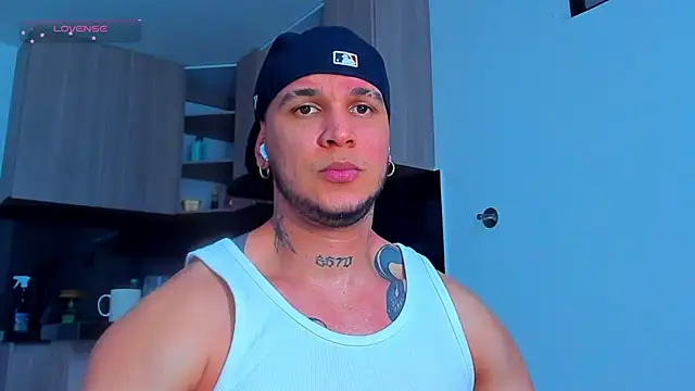 Snapshot of austinoficial chatting on 05/12/26, 09:01 austinoficial online show from 05/12/26, 09:01