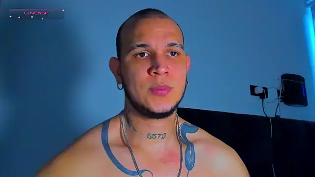 Snapshot of austinoficial chatting on 05/20/26, 09:10 austinoficial online show from 05/20/26, 09:10