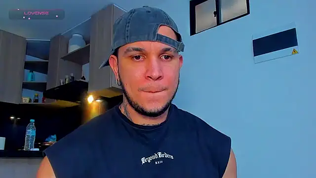 Snapshot of austinoficial chatting on 05/25/26, 10:05 austinoficial online show from 05/25/26, 10:05