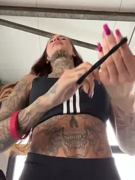 Snapshot of Black_sweet_Rose chatting on 02/10/25, 10:09 Black sweet Rose online show from 02/10/25, 10:09