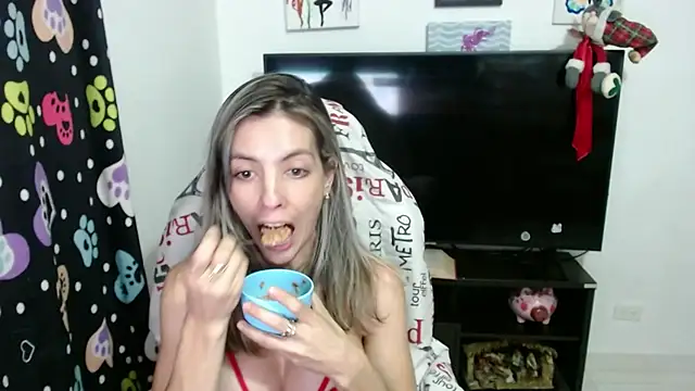 Snapshot of Princezzlove3 chatting on 01/12/25, 04:10 Princezzlove3 online show from 01/12/25, 04:10