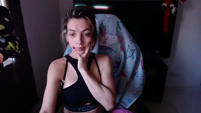 Snapshot of Princezzlove3 chatting on 01/17/25, 02:07 Princezzlove3 online show from 01/17/25, 02:07