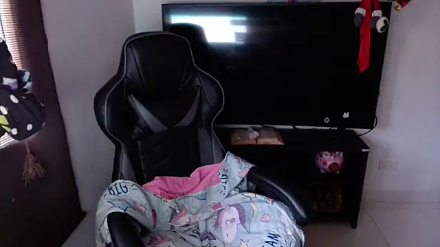 Snapshot of Princezzlove3 chatting on 01/18/25, 09:02 Princezzlove3 online show from 01/18/25, 09:02