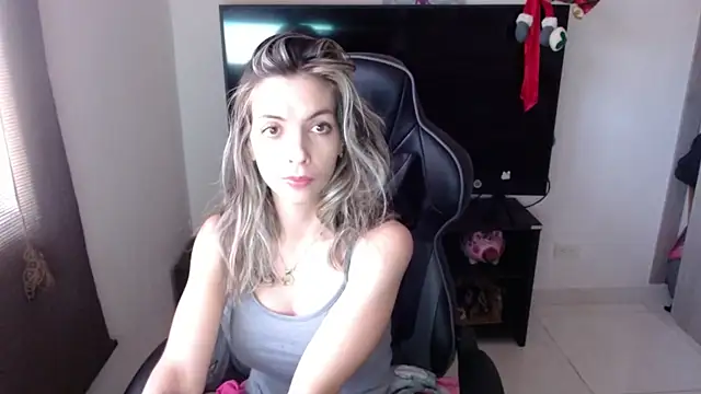 Snapshot of Princezzlove3 chatting on 01/20/25, 08:18 Princezzlove3 online show from 01/20/25, 08:18