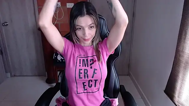 Snapshot of Princezzlove3 chatting on 01/30/25, 01:53 Princezzlove3 online show from 01/30/25, 01:53