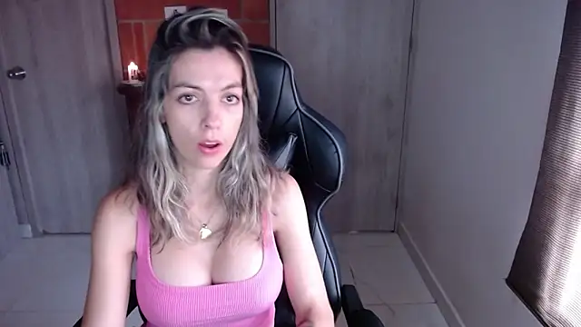 Snapshot of Princezzlove3 chatting on 01/31/25, 02:17 Princezzlove3 online show from 01/31/25, 02:17