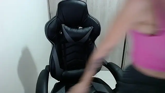 Snapshot of Princezzlove3 chatting on 02/21/25, 12:05 Princezzlove3 online show from 02/21/25, 12:05