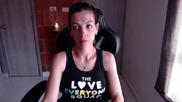 Snapshot of Princezzlove3 chatting on 03/01/25, 05:49 Princezzlove3 online show from 03/01/25, 05:49