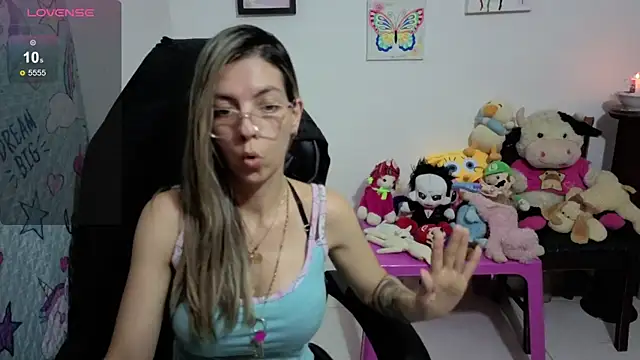 Snapshot of Princezzlove3 chatting on 09/17/25, 11:39 Princezzlove3 online show from 09/17/25, 11:39