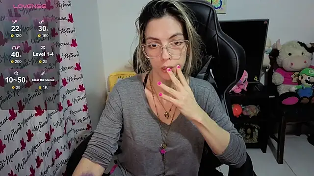 Snapshot of Princezzlove3 chatting on 10/01/25, 12:05 Princezzlove3 online show from 10/01/25, 12:05