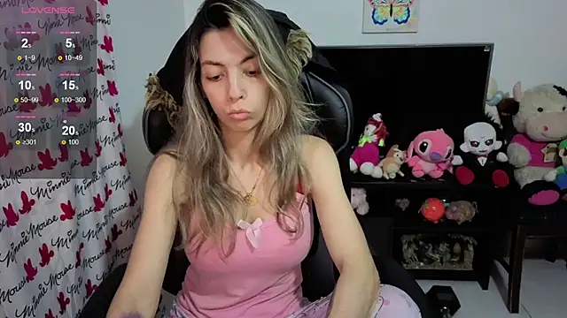 Snapshot of Princezzlove3 chatting on 10/05/25, 04:05 Princezzlove3 online show from 10/05/25, 04:05