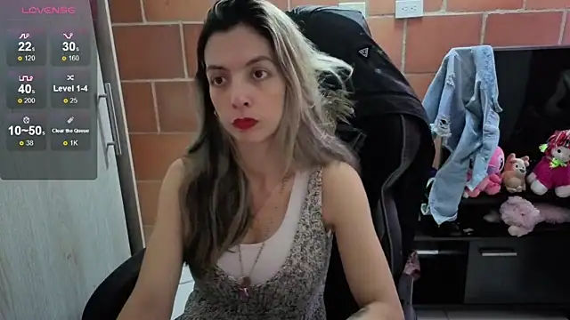 Snapshot of Princezzlove3 chatting on 10/08/25, 08:39 Princezzlove3 online show from 10/08/25, 08:39