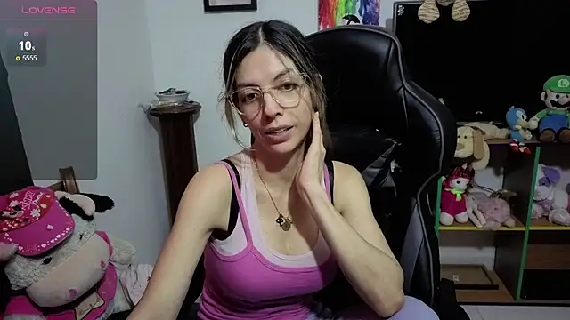 Snapshot of Princezzlove3 chatting on 10/25/25, 02:52 Princezzlove3 online show from 10/25/25, 02:52