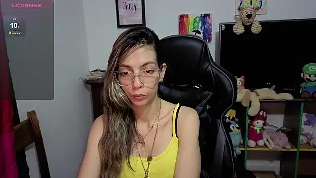 Snapshot of Princezzlove3 chatting on 10/25/25, 10:26 Princezzlove3 online show from 10/25/25, 10:26