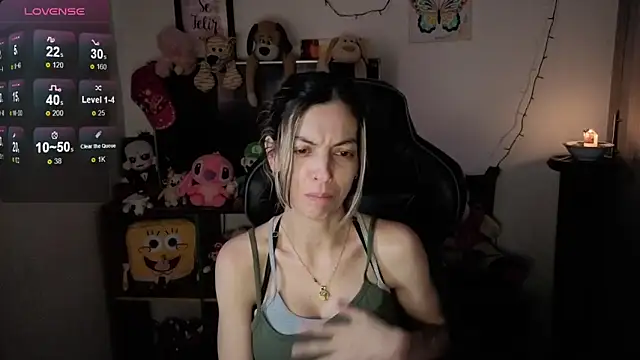 Snapshot of Princezzlove3 chatting on 11/15/25, 02:13 Princezzlove3 online show from 11/15/25, 02:13