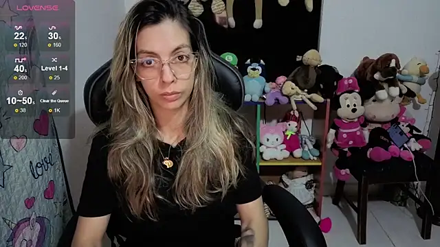 Snapshot of Princezzlove3 chatting on 11/28/25, 12:13 Princezzlove3 online show from 11/28/25, 12:13