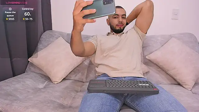 arturguy00 online show from 01/19/25, 01:10