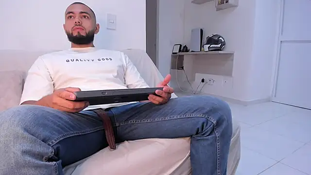 arturguy00 online show from 03/01/25, 08:10