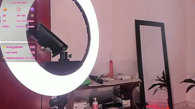 raven  white1 online show from 01/16/25, 11:59