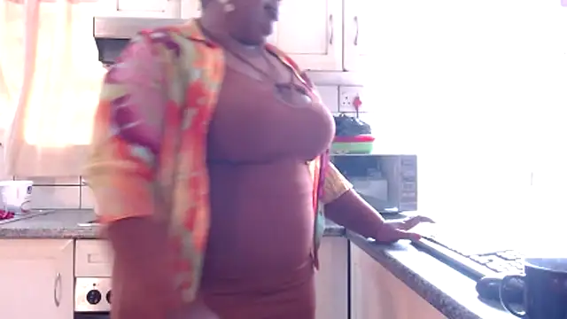 Snapshot of omalicha98 chatting on 11/26/25, 06:36 omalicha98 online show from 11/26/25, 06:36