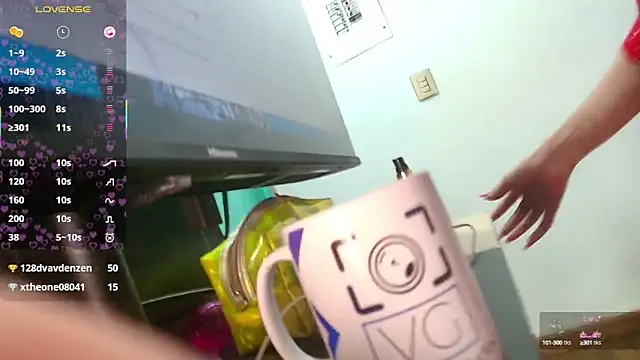 hot-littlechill online show from 02/13/25, 04:07