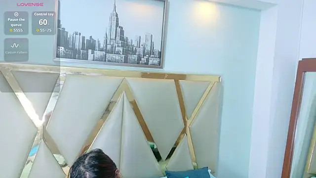 hot-littlechill online show from 10/17/25, 08:11