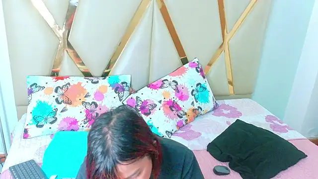 hot-littlechill online show from 10/20/25, 07:36