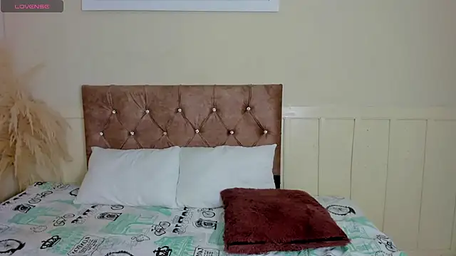 Natashawool1 online show from 02/12/25, 04:33