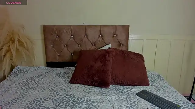 Natashawool1 online show from 02/25/25, 03:16