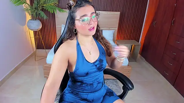 Snapshot of lilly_ass_ chatting on 02/08/25, 12:50 lilly ass  online show from 02/08/25, 12:50