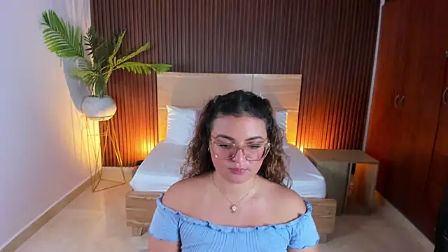 Snapshot of lilly_ass_ chatting on 02/17/25, 10:47 lilly ass  online show from 02/17/25, 10:47