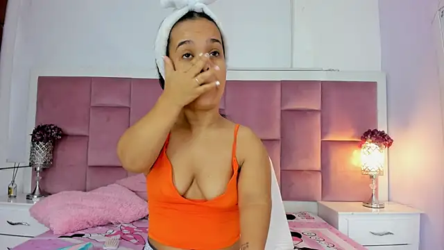 Snapshot of AnieRey chatting on 03/08/25, 11:58 AnieRey online show from 03/08/25, 11:58