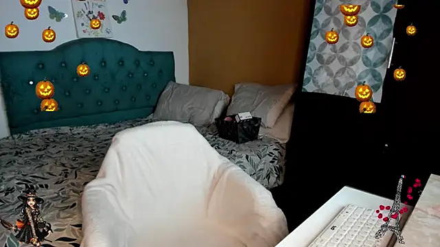 Snapshot of nataparis chatting on 10/27/25, 12:26 nataparis online show from 10/27/25, 12:26