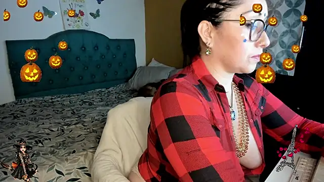 Snapshot of nataparis chatting on 10/31/25, 12:55 nataparis online show from 10/31/25, 12:55