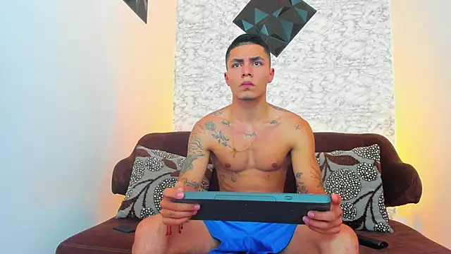 Snapshot of Thomass_conor chatting on 03/14/25, 05:02 Thomass conor online show from 03/14/25, 05:02