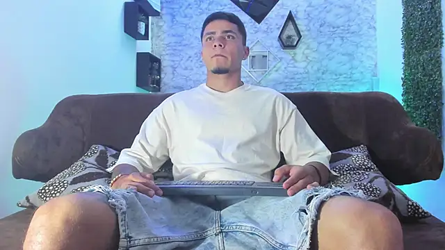 Snapshot of Thomass_conor chatting on 10/20/25, 10:10 Thomass conor online show from 10/20/25, 10:10