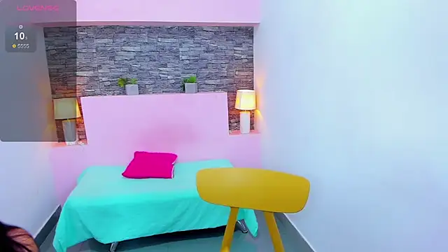 Snapshot of ScarletEmber3 chatting on 02/17/25, 04:31 ScarletEmber3 online show from 02/17/25, 04:31