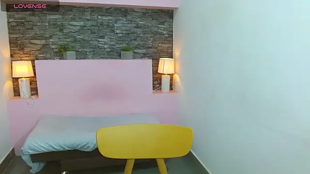 Snapshot of ScarletEmber3 chatting on 02/25/25, 04:03 ScarletEmber3 online show from 02/25/25, 04:03