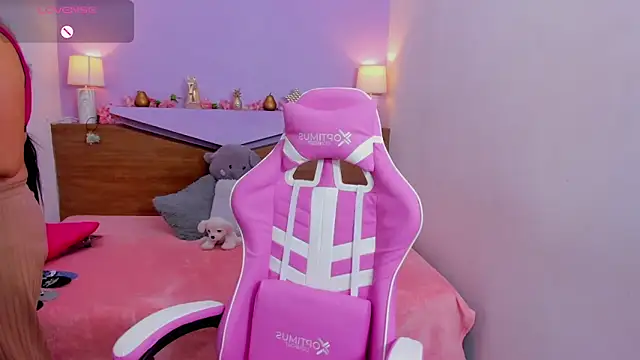 Snapshot of ScarletEmber3 chatting on 03/20/25, 04:07 ScarletEmber3 online show from 03/20/25, 04:07