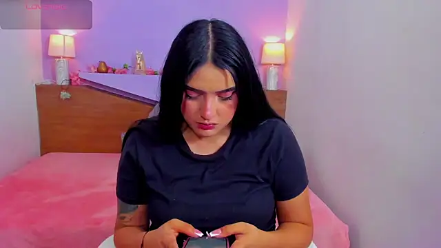 Snapshot of ScarletEmber3 chatting on 03/22/25, 03:41 ScarletEmber3 online show from 03/22/25, 03:41