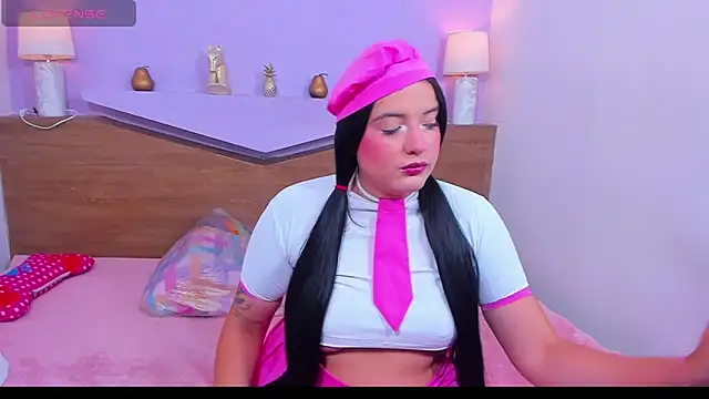 Snapshot of ScarletEmber3 chatting on 09/18/25, 05:53 ScarletEmber3 online show from 09/18/25, 05:53