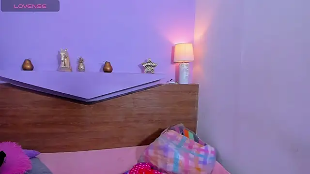 Snapshot of ScarletEmber3 chatting on 09/23/25, 06:05 ScarletEmber3 online show from 09/23/25, 06:05