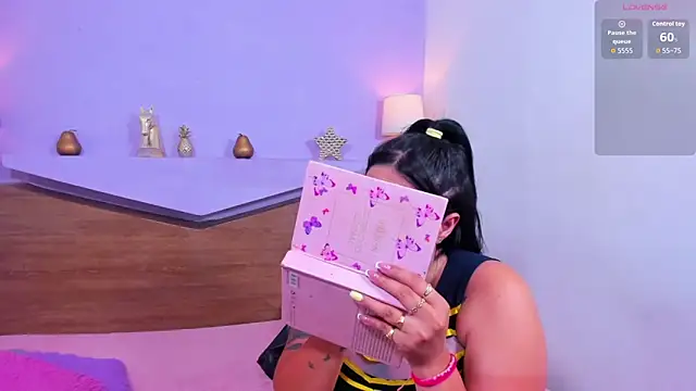 Snapshot of ScarletEmber3 chatting on 09/27/25, 03:55 ScarletEmber3 online show from 09/27/25, 03:55