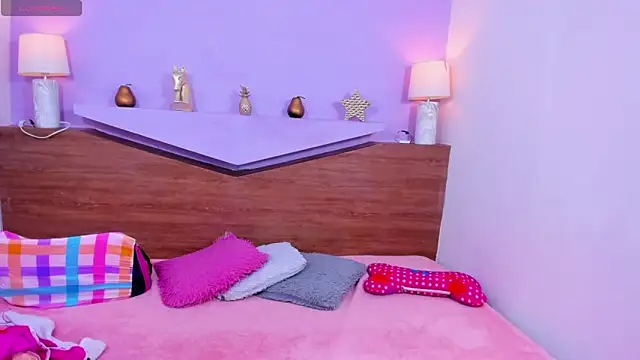 Snapshot of ScarletEmber3 chatting on 10/05/25, 05:06 ScarletEmber3 online show from 10/05/25, 05:06