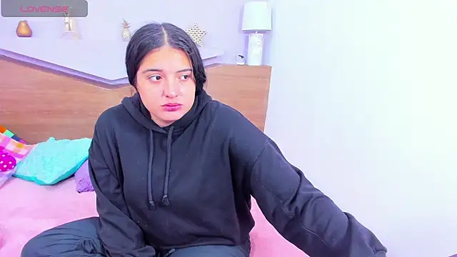 Snapshot of ScarletEmber3 chatting on 10/12/25, 03:49 ScarletEmber3 online show from 10/12/25, 03:49